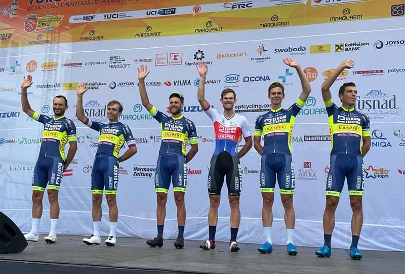 Cyklista Jan Bárta (úplně vlevo) se svými kolegy z Kasper Czech Cycling Team.