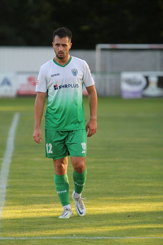 Fotbalisté Bzence (v zelených dresech) porazili Lednici 4:1.