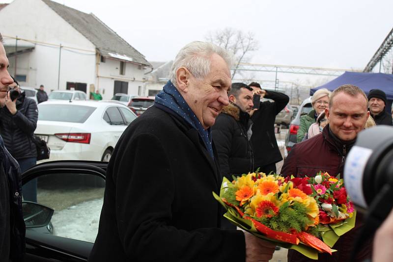 Výjezdní zasedání bývalé vlády Miloše Zemana na statku bývalého ministra zemědělství Jana Fencla spojené se zabijačkou.