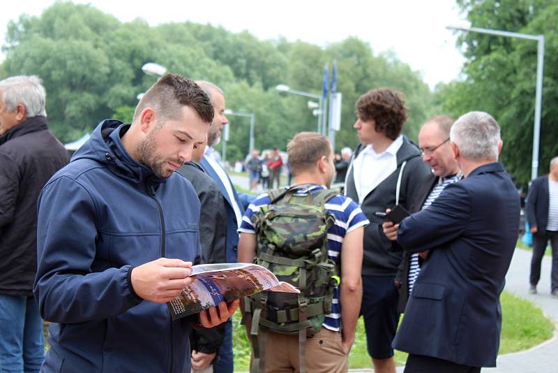 V Petrově se konaly oslavy 80 let Baťova kanálu. Při té příležitosti se uskutečnila i výstava historických traktorů, které v minulosti tahaly lodě.