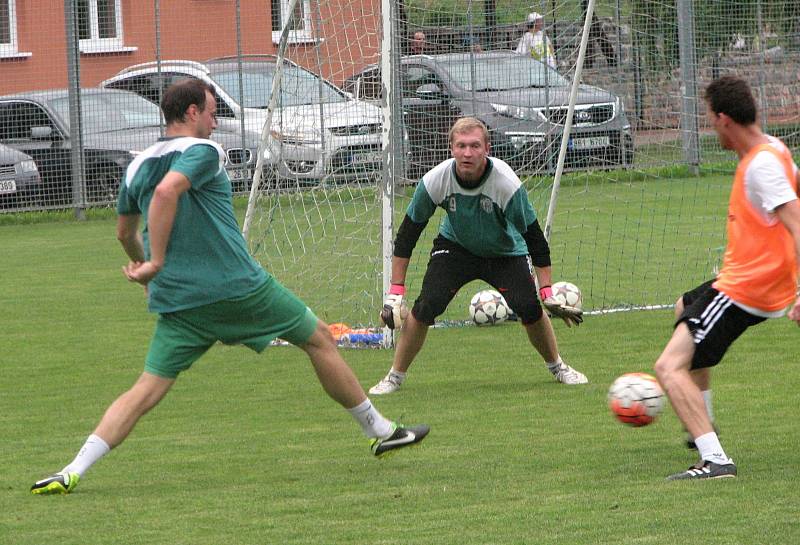 Bzenečtí fotbalisté v úterý zahájili přípravu na premiérovou divizní sezonu. Realizační tým Slovanu rozšířil Libor Snopek, který se stal asistentem trenéra.