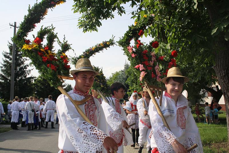 Po dlouhých osmi letech se ve Svatobořicích – Mistříně sešlo více jak sto krojovaných, aby oslavili konec žní.