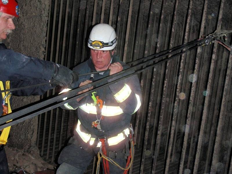 Se závažnými zraněními skončil muž, který spadl do třicet metrů hlubokého odlučovače spalin v hodonínské elektrárně.