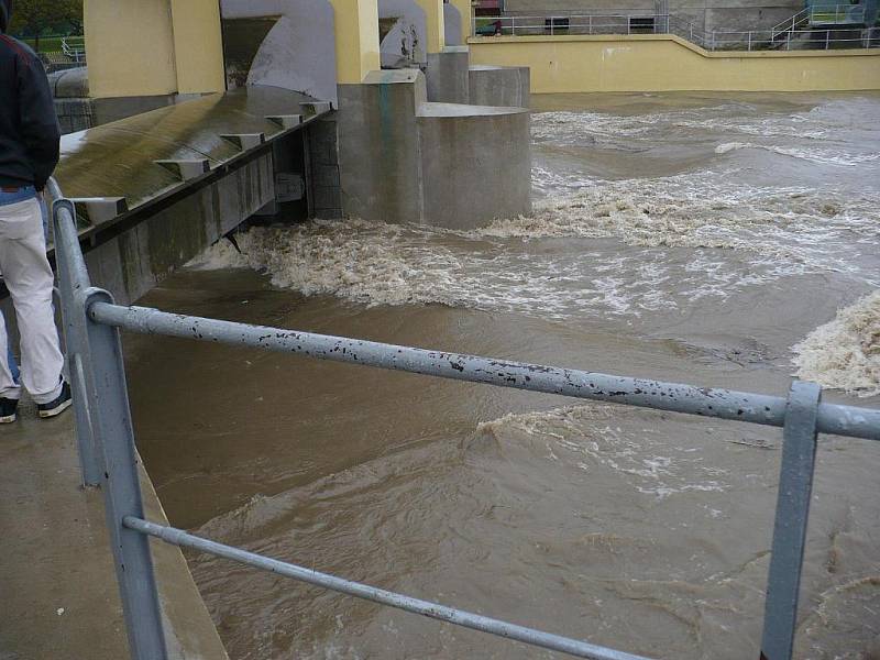 Řeka Morava u Hodonína v pondělí 17. května po 16.00