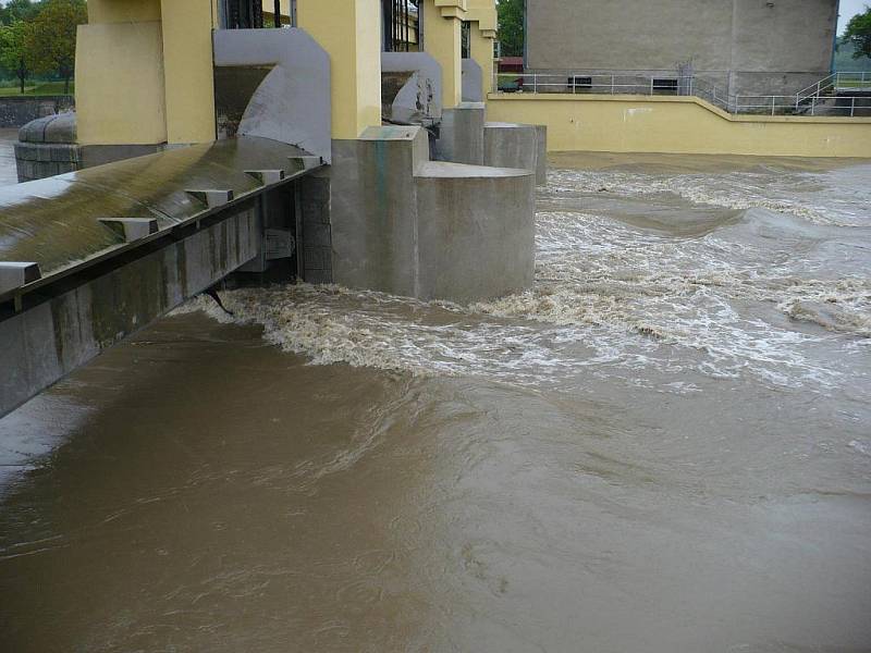 Řeka Morava u Hodonína v pondělí 17. května po 16.00