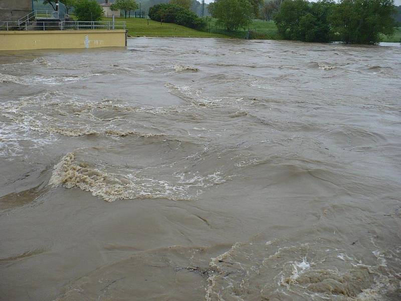 Řeka Morava u Hodonína v pondělí 17. května po 16.00