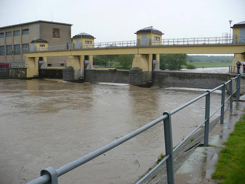 Řeka Morava u Hodonína v pondělí 17. května po 16.00