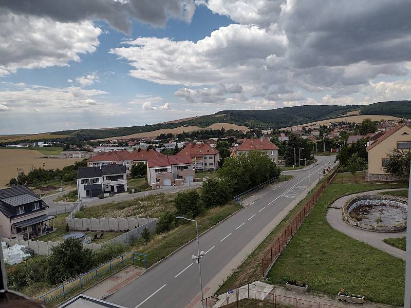 Ždánická hvězdárna a planetárium Oldřicha Kotíka zevnitř i z venku.