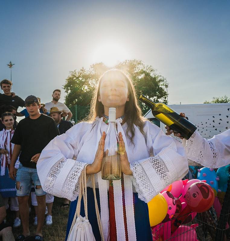 O zábavu na hodech se starala místní chasa. Přípravy probíhaly několik měsíců dopředu.