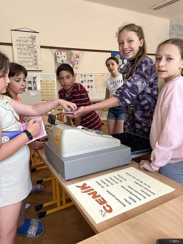 Žáci 4. a 5. třídy ze ZŠ T. G. Masaryka Šardice se zapojili do projektu České spořitelny Abeceda peněz.