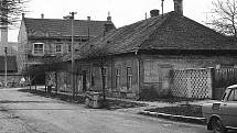 Na snímku bývalá restaurace Mahrer. Fotografie z roku 1975.