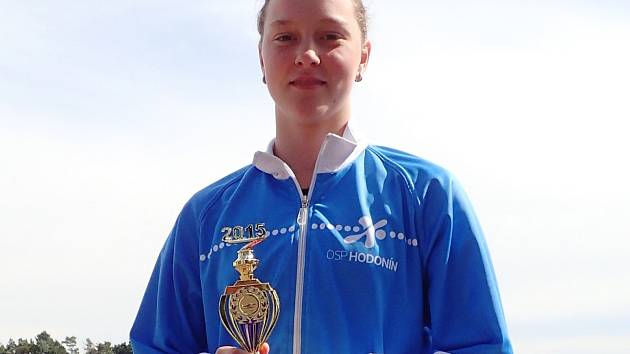 Mladá hodonínská plavkyně Lucie Zubalíková získala další trofej. Svěřenkyně trenéra Jiřího Beneše se v kategorii starších žákyň stala mistryní České republiky v dálkovém plavání.