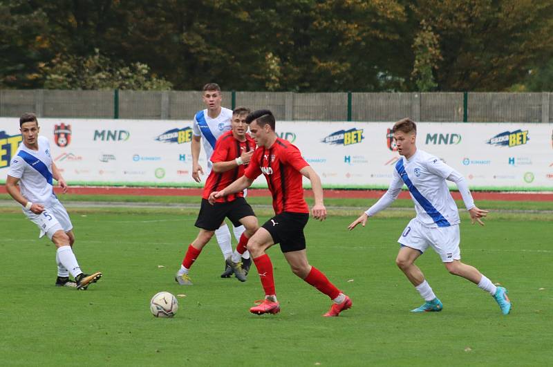 Hodonínští fotbalisté (v červeném) remizovali s Frýdkem-Místkem 1:1.