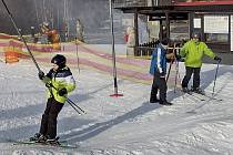První pondělí nové lyžařské sezony ve Ski parku Filipov u horňáckého Javorníka.