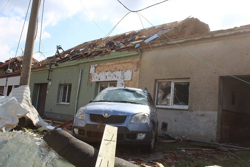 Apokalypsa v Lužicích, některými ulicemi se prohnalo ve čtvrtek večer tornádo.