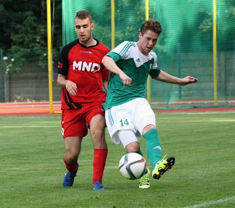 Fotbalisté Hodonína (v červených dresech) porazili v posledním zápase letošní sezony Ždírec nad Doubravou 3:1 a v divizi D skončili druzí.