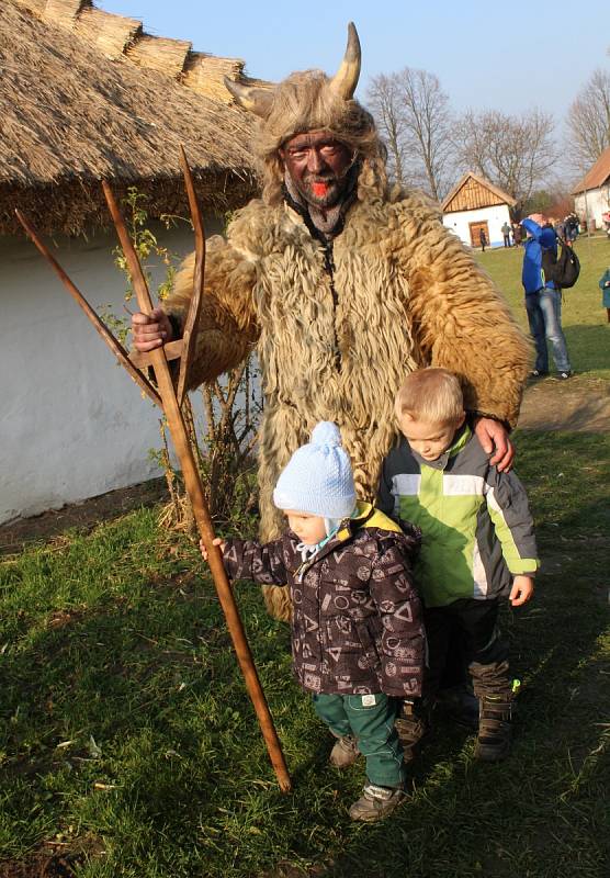 Jeden z tradičních pořadů strážnického skanzenu – Radujme se, veselme se. Návštěvníci zažili atmosféru adventu a vánočních svátků, jak je slavili předkové od svatého Mikuláše až po Tři krále.