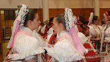 Krojový ples v Šardicích, tanci a poslechu hrály dechová hudba Sokolka a cimbálová muzika Denica.