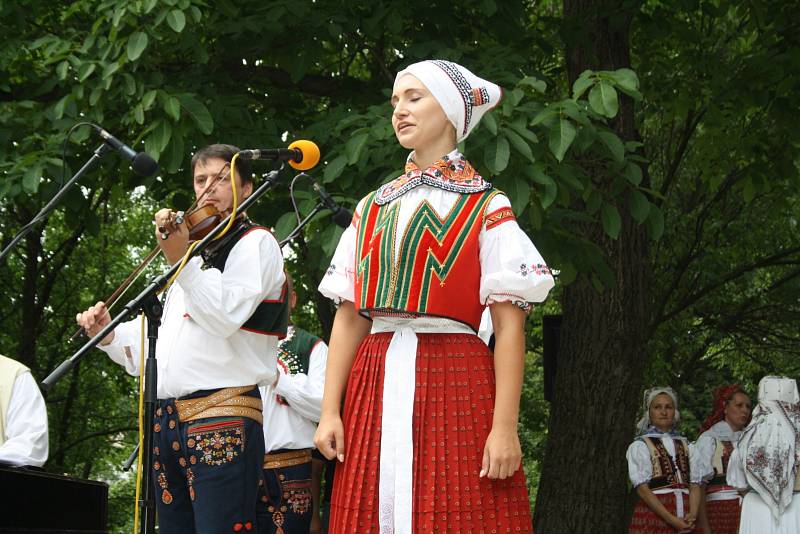 Přes jedenáct tisíc lidí navštívilo o víkendu Horňácké slavnosti ve Velké nad Veličkou. Jedenáct pořadů patřilo lásce, chlebu, tradicím, tanci a zpěvu. Tři výstavy připomněly významná jubilea.