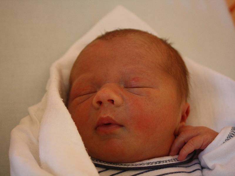 Daniel Kobliha, 47 cm, 2960 g, 20. 3. 2018 v 4.44, Velká nad Veličkou, nemocnice Kyjov