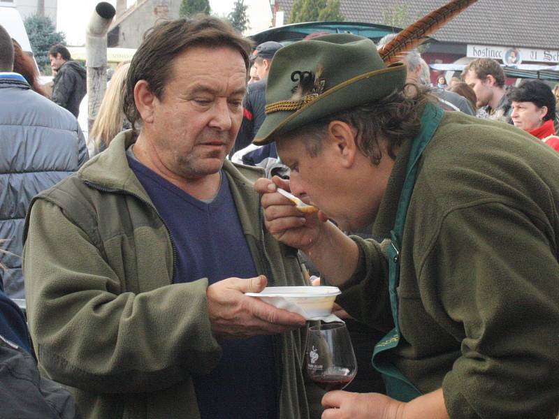 Už třetí ročník gulášového festivalu rozproudil malou obec na Hodonínsku Prušánky. Ze sedmnácti gulášů však mohli vyhrát jen někteří.