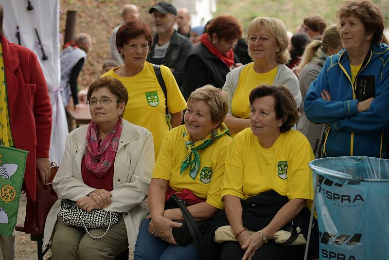 Desátý ročník kulinářského klání Petrovský kotlík. Nejlepší guláš podle návštěvníků uvařili hasiči.