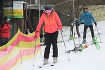 Skipark Filipov je opět v provozu, nejen lyžaři si první dny v tomto roce užívají zdejších sjezdovek.