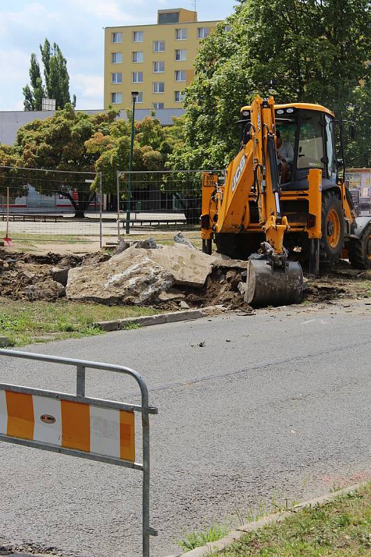 Uzavřený úsek Brandlovy ulice v Hodoníně.