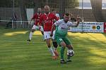 Fotbalisté třetiligového Uherského Brodu (červené dresy) v předkolo MOL Cupu zdolali divizní Bzenec 3:1.