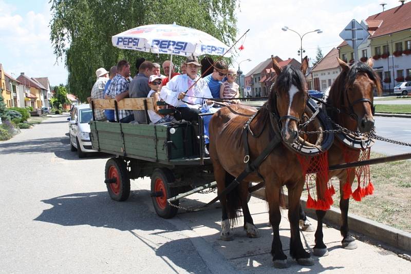 Sedmý ročník otevřených sklepů v Hovoranech.