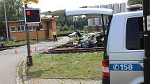 Tragická nehoda na železničním přejezdu ve Bzenci. Osobní vlak se střetl s osobním autem, 14. 8. 2020