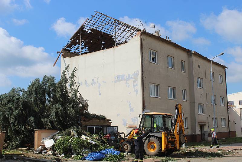 Apokalypsa v Lužicích, některými ulicemi se prohnalo ve čtvrtek večer tornádo.