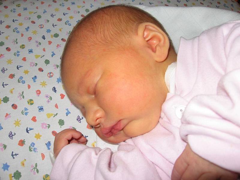 Viktorie Junková, 50 cm, 3,3 kg, 14. 5. 2010, Kyjov