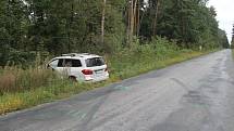 Nehoda mezi Dubňany a Mutěnicemi. Mladý řidič v Passatu při najíždění na hlavní nedal přednost osobnímu autu značky Mercedes.