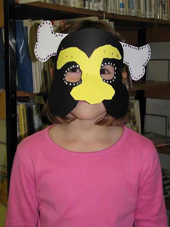 V maskách kanibalů v hodonínské knihovně