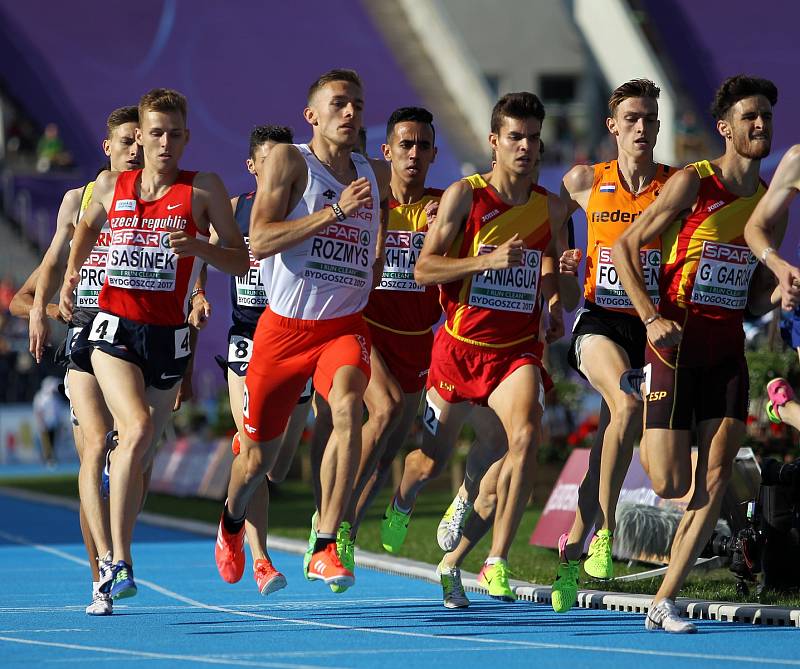 Hodonínský běžec Filip Sasínek získal na evropském šampionátu atletů do 23 let v Bydhošti v běhu na 1500 metrů stříbrnou medaili.