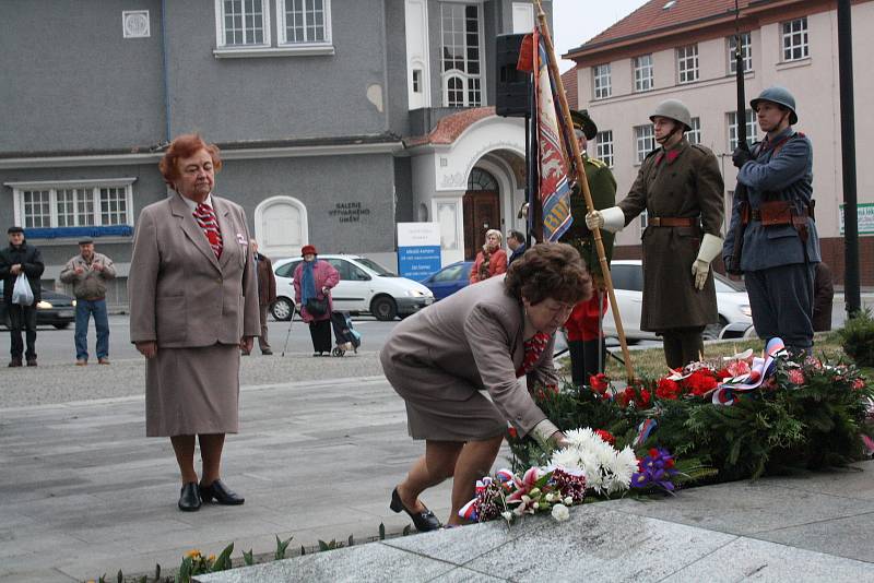 Starostka Sokolské župy Slovácké Vladimíra Potůčková při pietním aktu v Hodoníně.