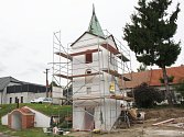 Svatobořická zvonice stojí v obci nejméně tři sta let. Obec ji letos nechává spravit.