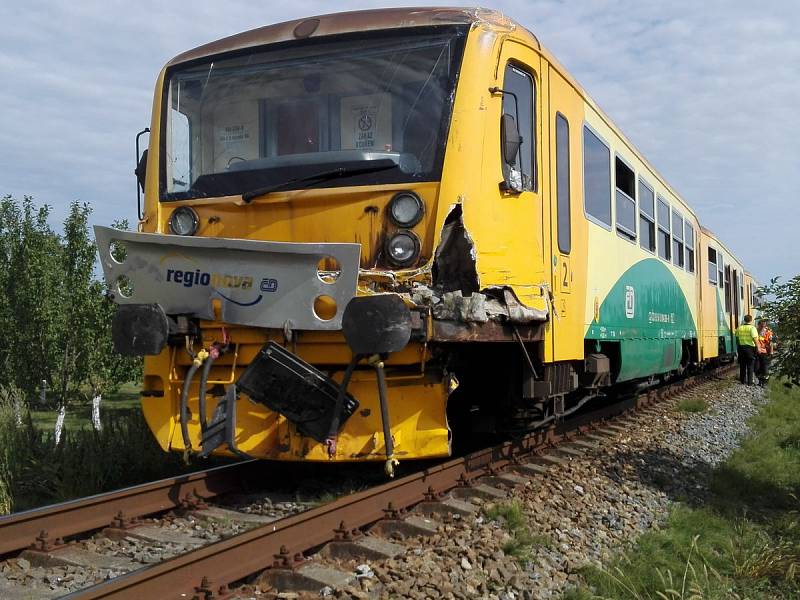 U Vnorov na Hodonínsku se na přejezdu srazil vlak a nákladní auto