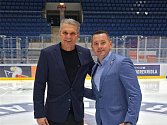 Šedesátiletý hokejový funkcionář Rostislav Dočekal (vlevo) bude od ledna pracovat pro Slovan Bratislava.