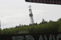 Základnová stanice pro pokrytí signálem v Radějově je na rozhledně Travičná.