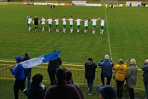 Fotbalisté Hroznové Lhoty (v bílém) porazili Rohatec 3:0.