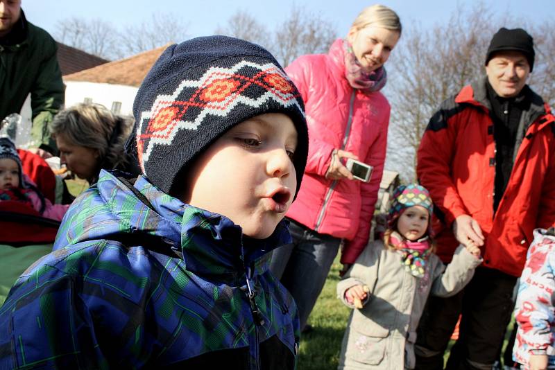 Podzimní pořad Radujme se, veselme se. Národní ústav lidové kultury návštěvníkům strážnického skanzenu představil život na moravské vesnici na přelomu devatenáctého a dvacátého století v době od adventu až po svátek Tří králů.