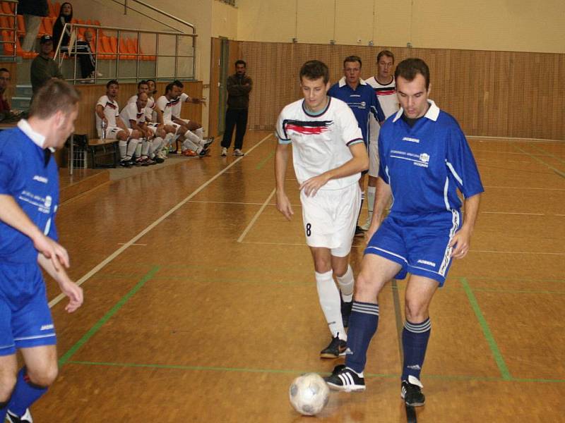 Futsal, okresní přebor: Stamaho Hodonín (v bílém) vs. Terezín