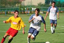 Přípravný fotbal: FC Vracov (v bílomodrém) vs Dolní Němčí.