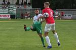 Fotbalisté třetiligového Uherského Brodu (červené dresy) v předkolo MOL Cupu zdolali divizní Bzenec 3:1.