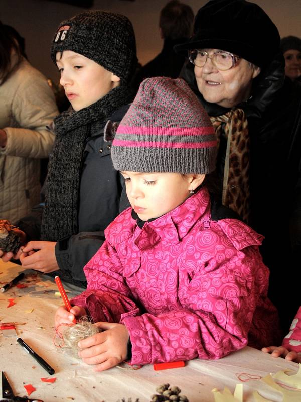 Podzimní pořad Radujme se, veselme se. Národní ústav lidové kultury návštěvníkům strážnického skanzenu představil život na moravské vesnici na přelomu devatenáctého a dvacátého století v době od adventu až po svátek Tří králů.