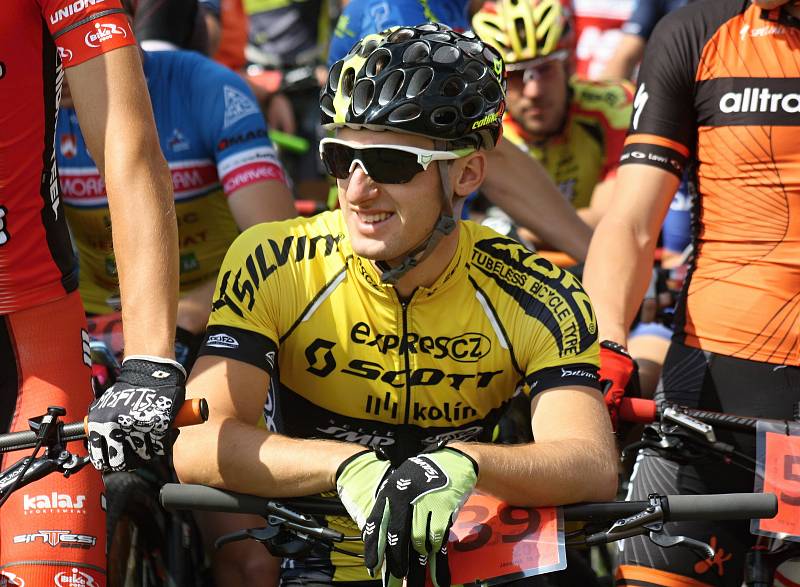 Jubilejní desátý ročník Karpatského pedálu vyhrál juniorský mistr světa v cyklokrosu Tomáš Paprstka. Celkem se na start postavilo 371 mužů a žen.