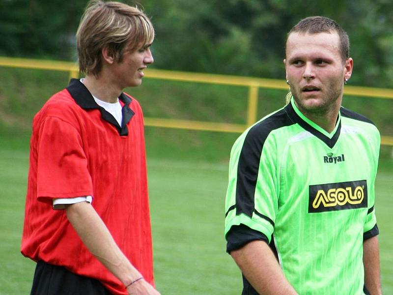 Domácí fotbalisté Starého Poddvorova vyhráli tradiční mezinárodní turnaj. Nováček 1. B třídy v úvodním zápase porazil slovenský Trnovec 2:1, v závěrečném duelu pak přehrál i jihočeské Borovany.