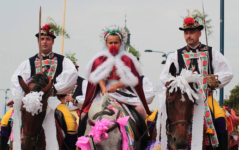 Očekávaná akce Slovácký rok na čtyři dny opanovala Kyjov. Také devatenáctý ročník nejstaršího regionálního folklorního festivalu v České republice zpestřila tradiční jízda králů v podání chasy ze Skoronic.